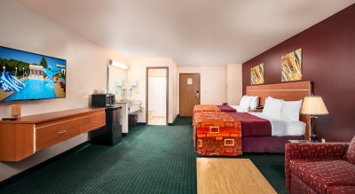 Grand Studio Suite at Grand Marquis Hotel in Wisconsin Dells (back view)