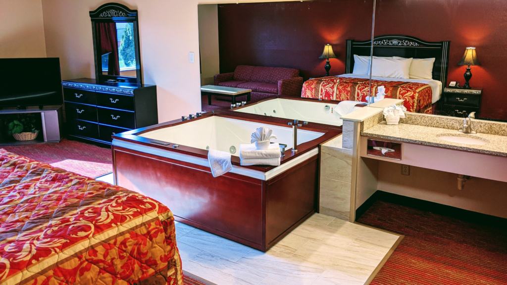 Executive Whirlpool Studio At Grand Marquis Hotel In Wisconsin Dells, Wi