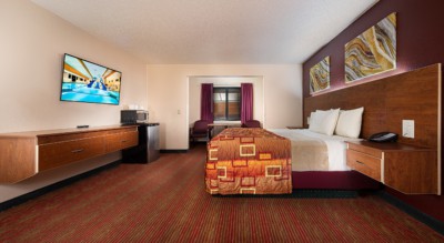 Dolphin Family Suite at Grand Marquis Hotel in Wisconsin Dells (Room 1)