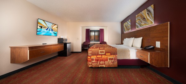 Dolphin Family Suite at Grand Marquis Hotel in Wisconsin Dells (Room 1)