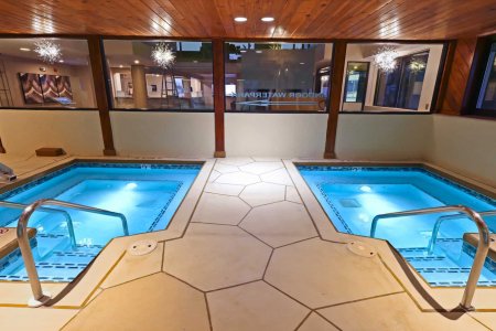 Grand Marquis Hotel - two hot tubs in the indoor pool section of hotel